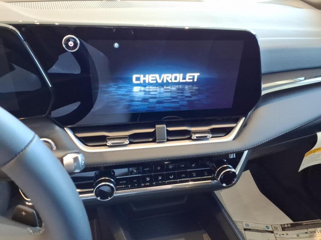 2027 Chevrolet Equinox LT - Photo 9
