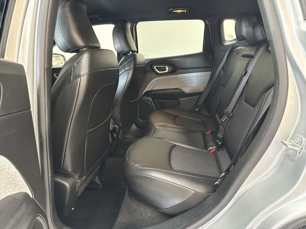 Used 2025 Silver Jeep Latitude image 15