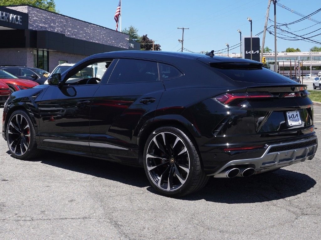 Used 2020 Black Lamborghini Base image 12