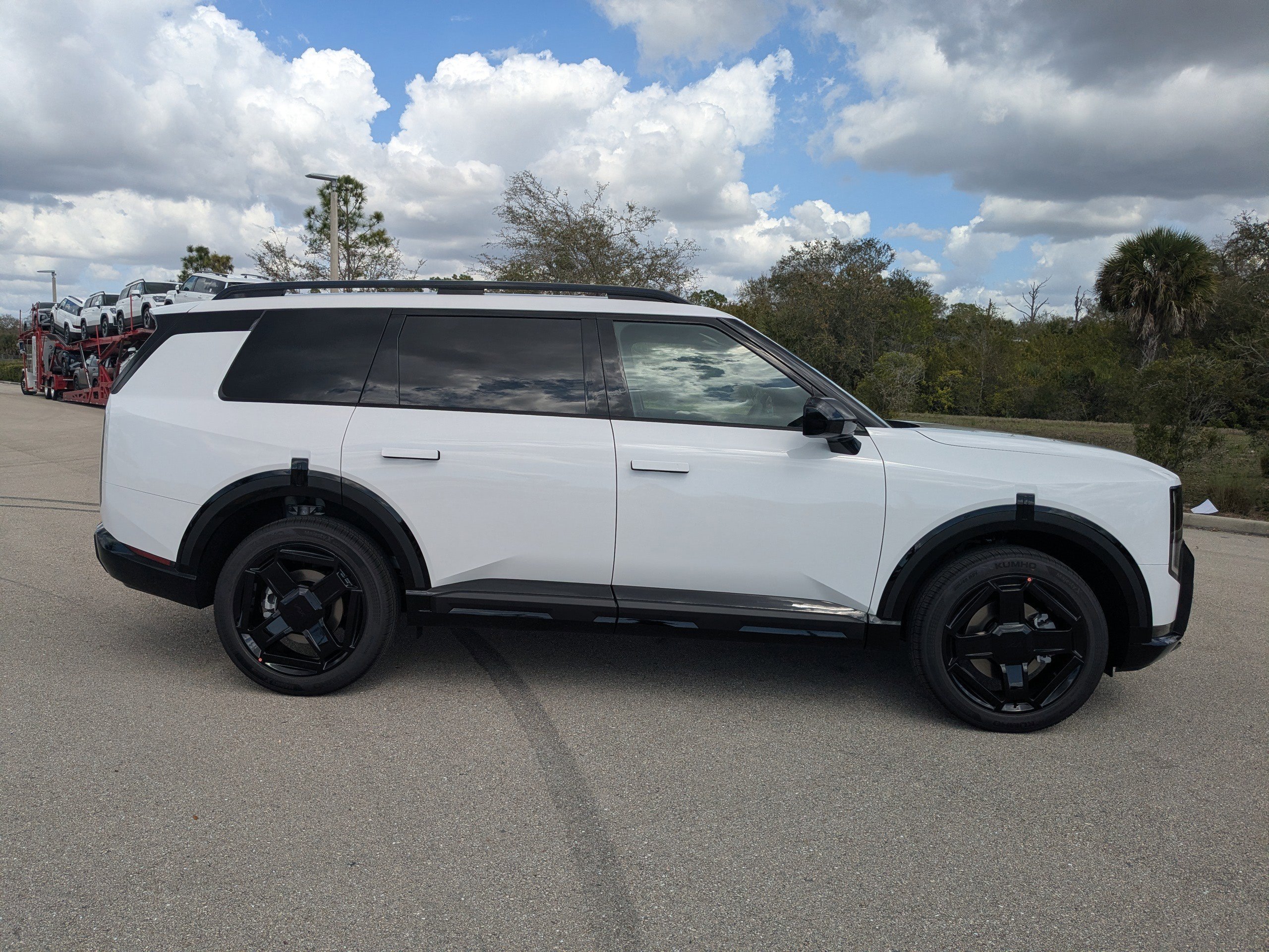 New 2027 Glacial White Pearl Kia X-Line EX image 4