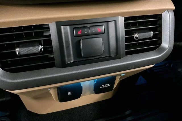 Used 2023 Agate Black Metallic Ford Lariat image 32
