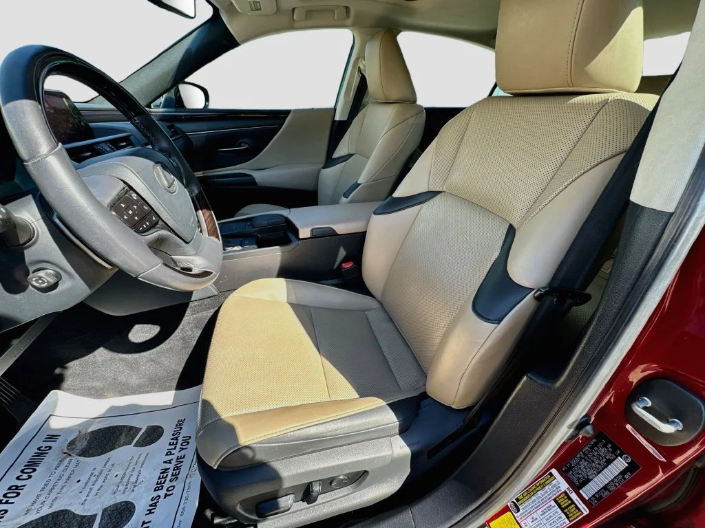 Used 2020 Red Lexus 350 image 25
