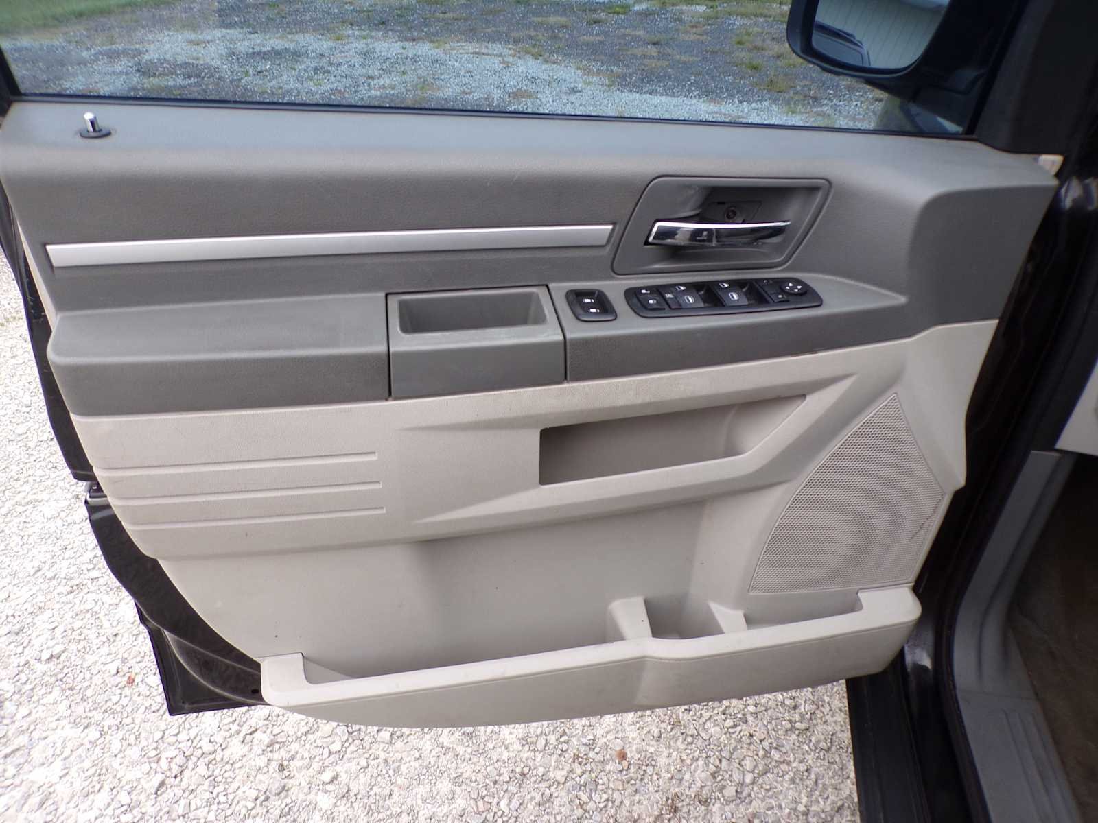 Used 2010  Dodge SE image 9