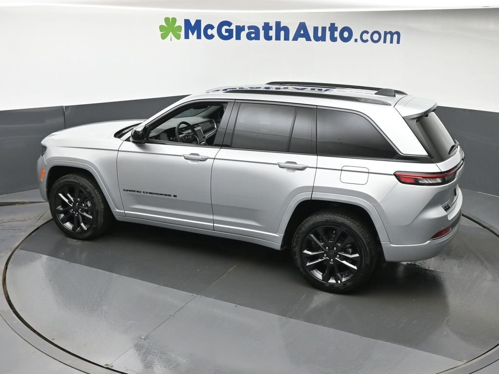 New 2026 Silver Zynith Exterior Paint Jeep Limited Reserve image 25