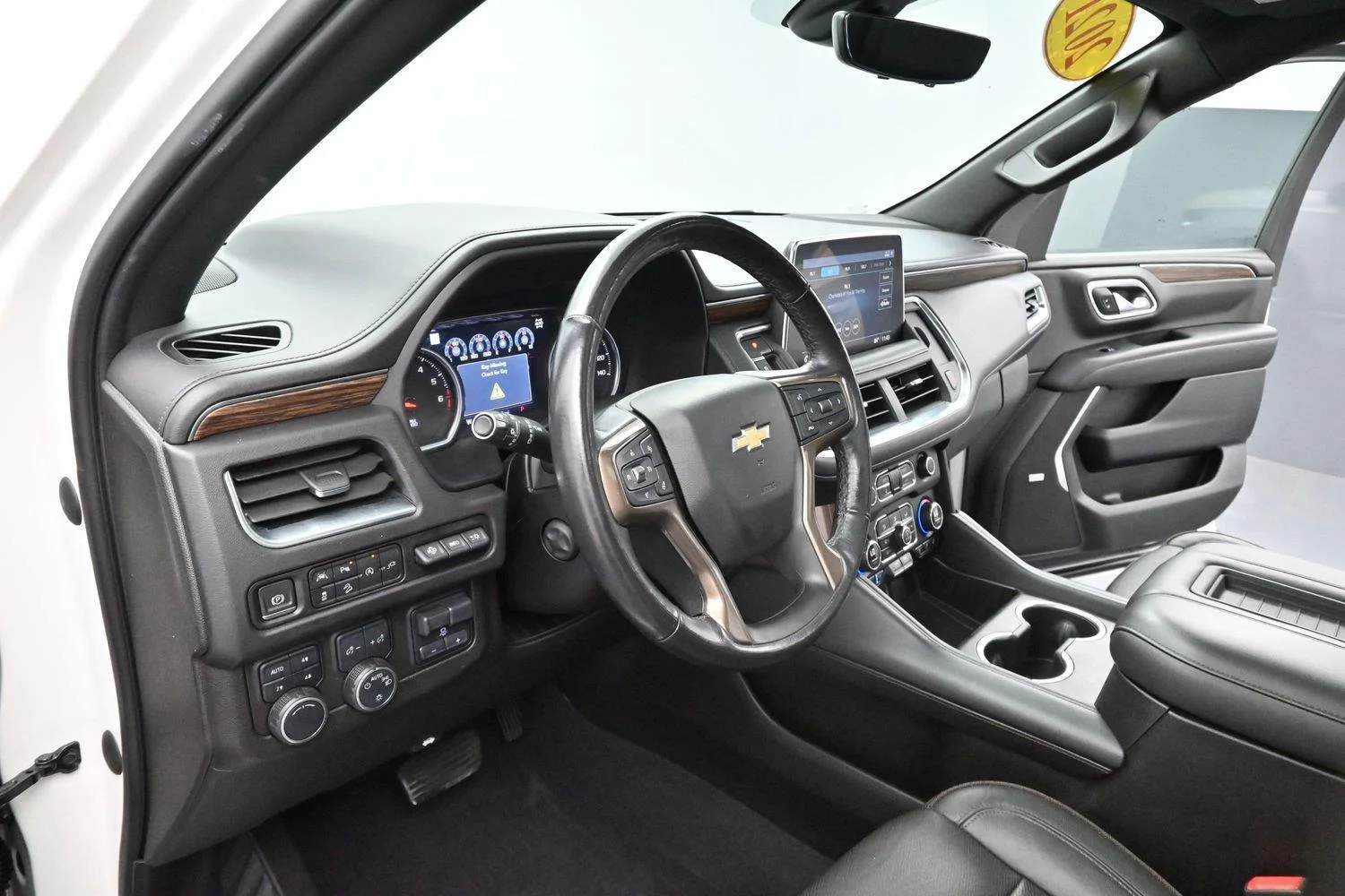 Used 2021 IRIDESCENT PEARL TRICOAT Chevrolet High Country image 13