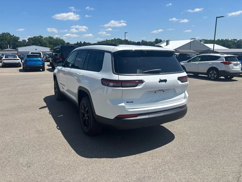 New 2026 Bright White Clear-Coat Exterior Paint Jeep Altitude image 5