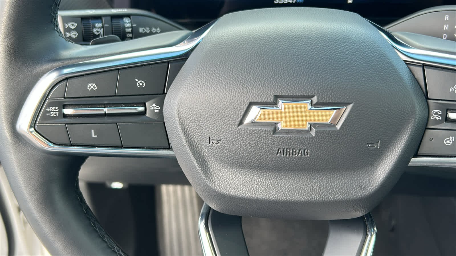 Used 2025 Summit White Chevrolet AWD LT image 19