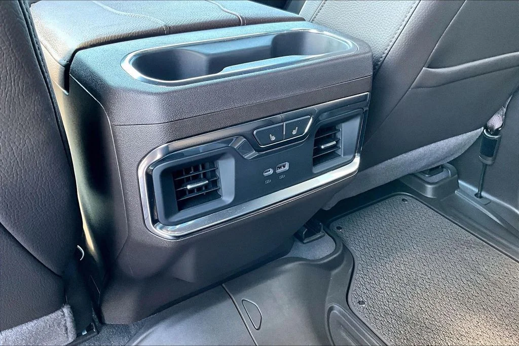 Used 2024 White GMC Denali image 25