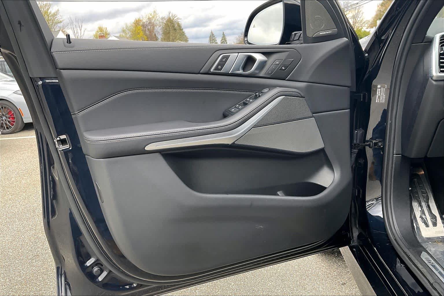 Used 2021 Carbon Black Metallic BMW xDrive40i image 21