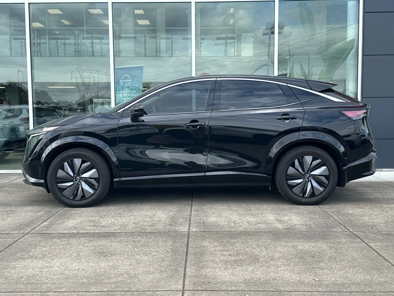 Used 2023 Black Diamond Pearl Nissan ENGAGE image 6