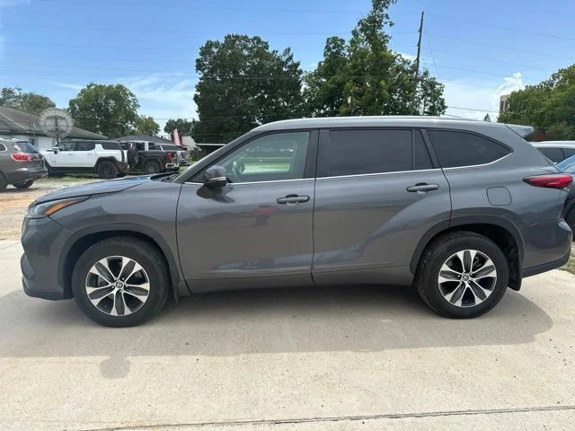 Used 2023 Gray Toyota XLE image 7