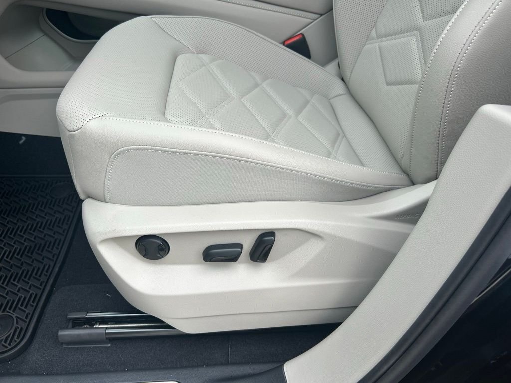 New 2026 Black Volkswagen SE w/Technology image 50