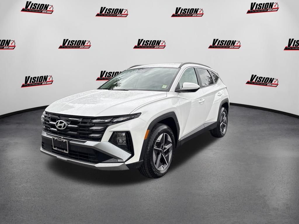 Used 2025 White Hyundai SEL image 1