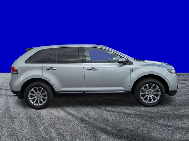 Used 2014 Gray Lincoln Base image 3