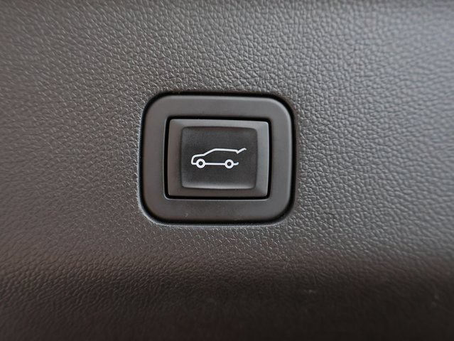 2024 GMC Yukon Denali Ultimate - Photo 17