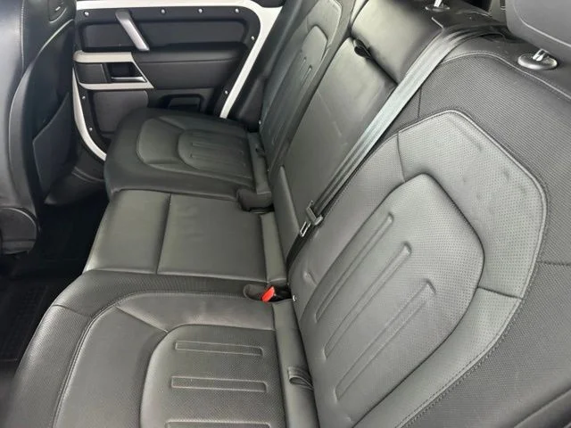 Used 2022 White Land Rover X-Dynamic HSE image 24