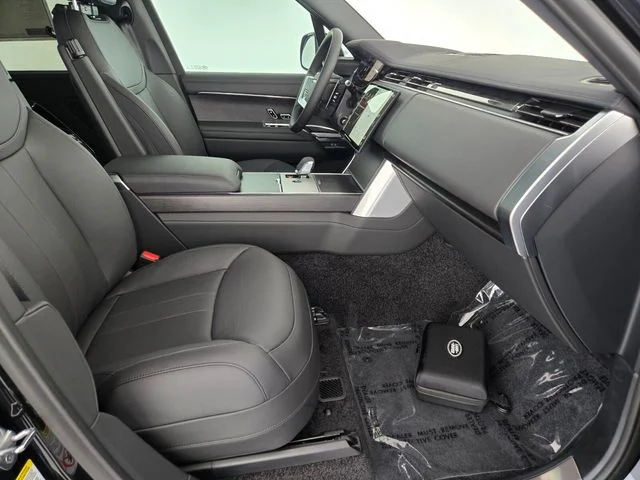 New 2026 Santorini Black Land Rover SE image 3