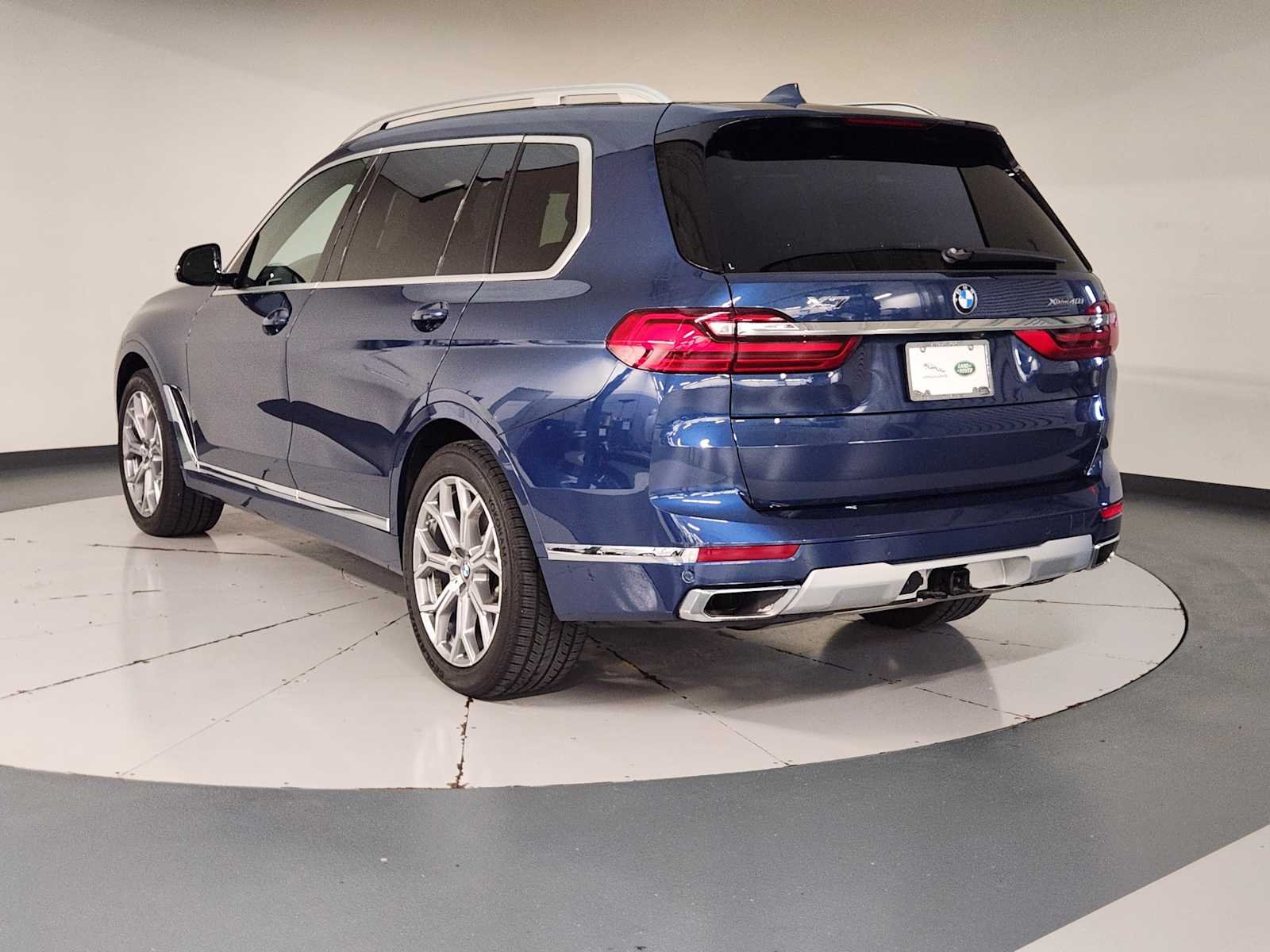 Used 2022 Phytonic Blue Metallic BMW xDrive40i image 6