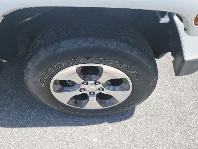 Used 2018 White Jeep Unlimited Sahara image 10
