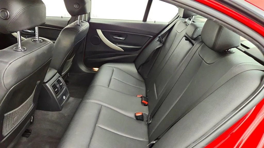Used 2016 Melbourne Red Metallic BMW Sdn 320i xDrive AWD w/ Premium Pkg & Heated Seats image 18