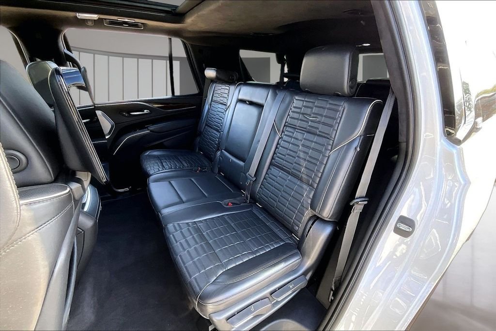 Used 2021 White Cadillac Sport Platinum image 28