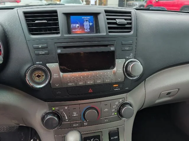 Used 2012 Silver Toyota SE image 10