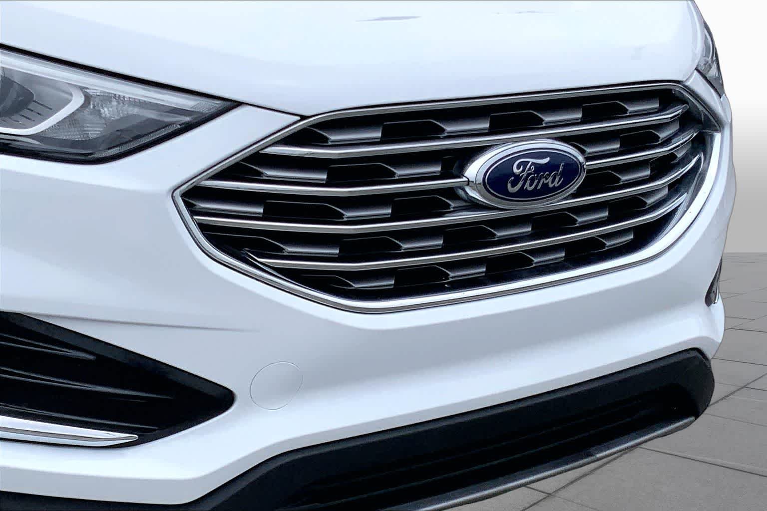 Used 2022 Oxford White Ford SEL image 26