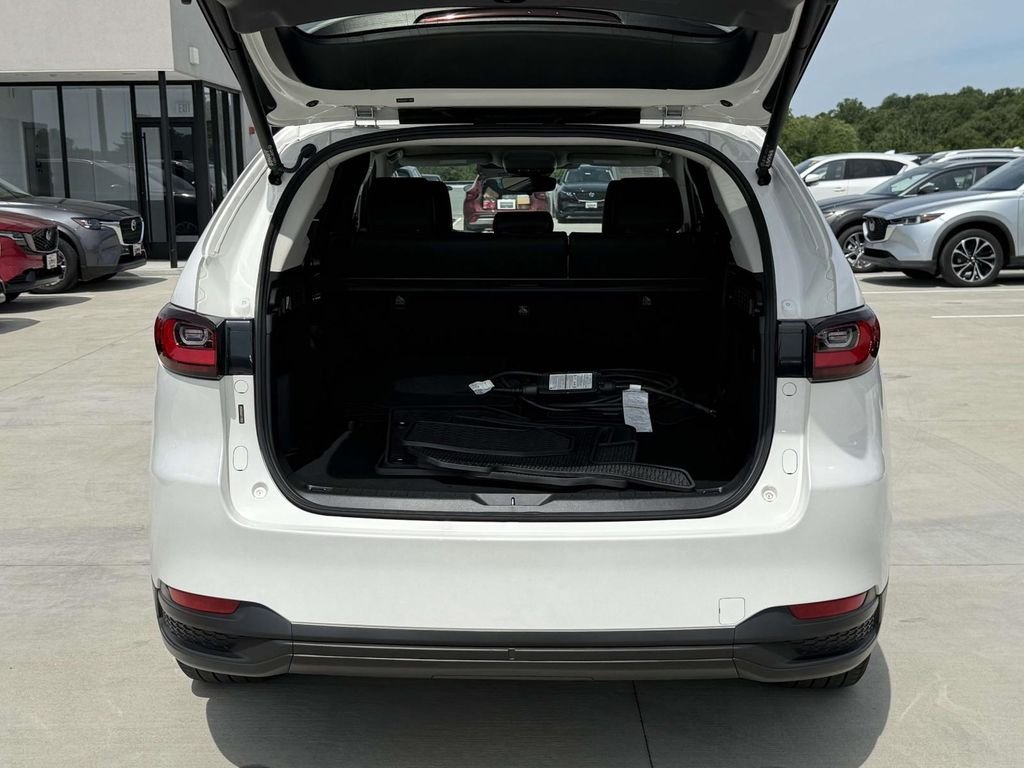 Used 2024 White Mazda Preferred image 32