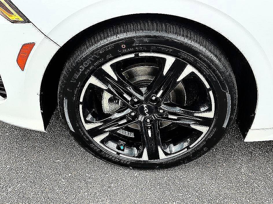 Used 2022 White Kia GT-Line image 7