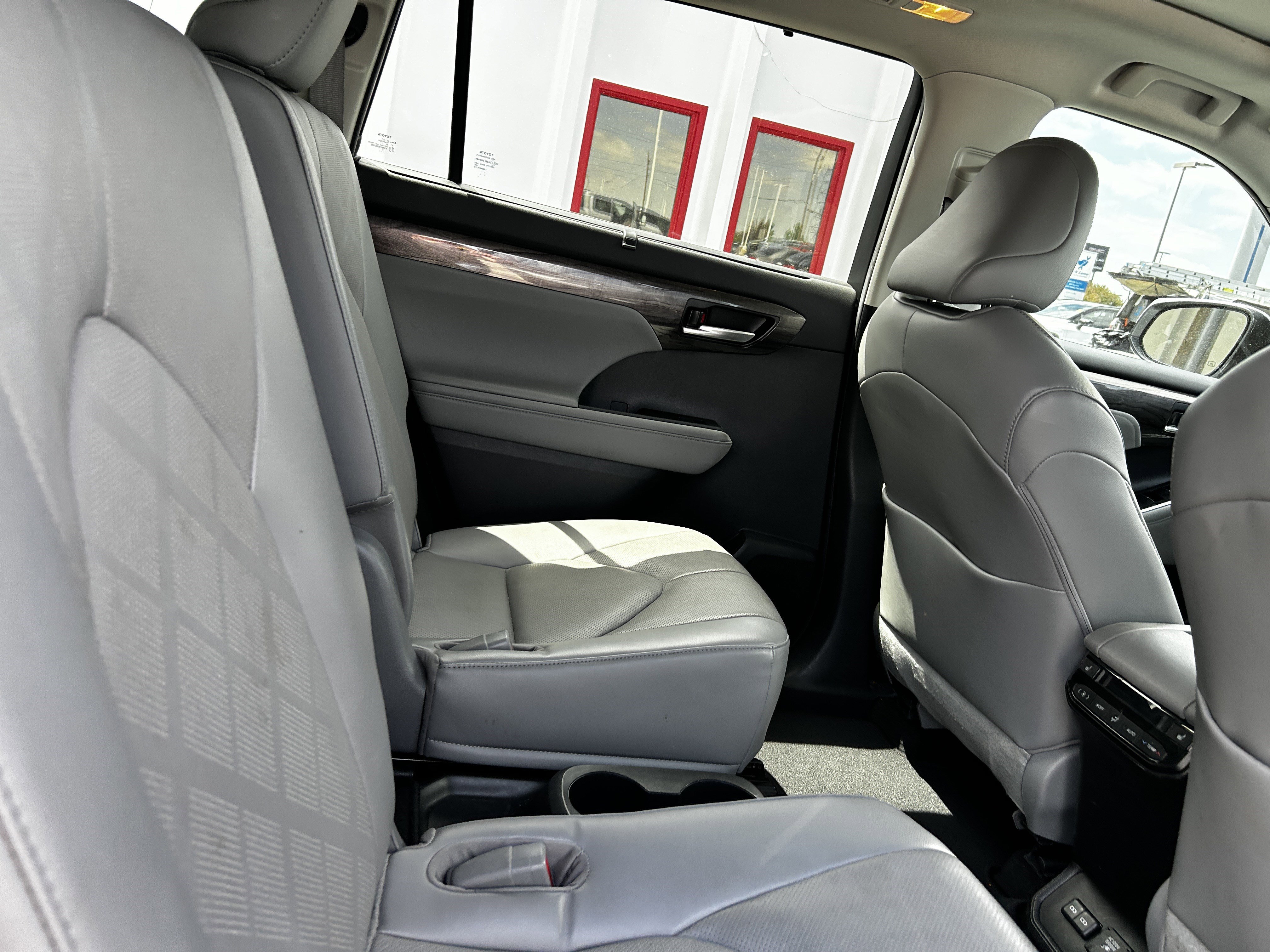2023 Toyota Highlander Platinum - Photo 11