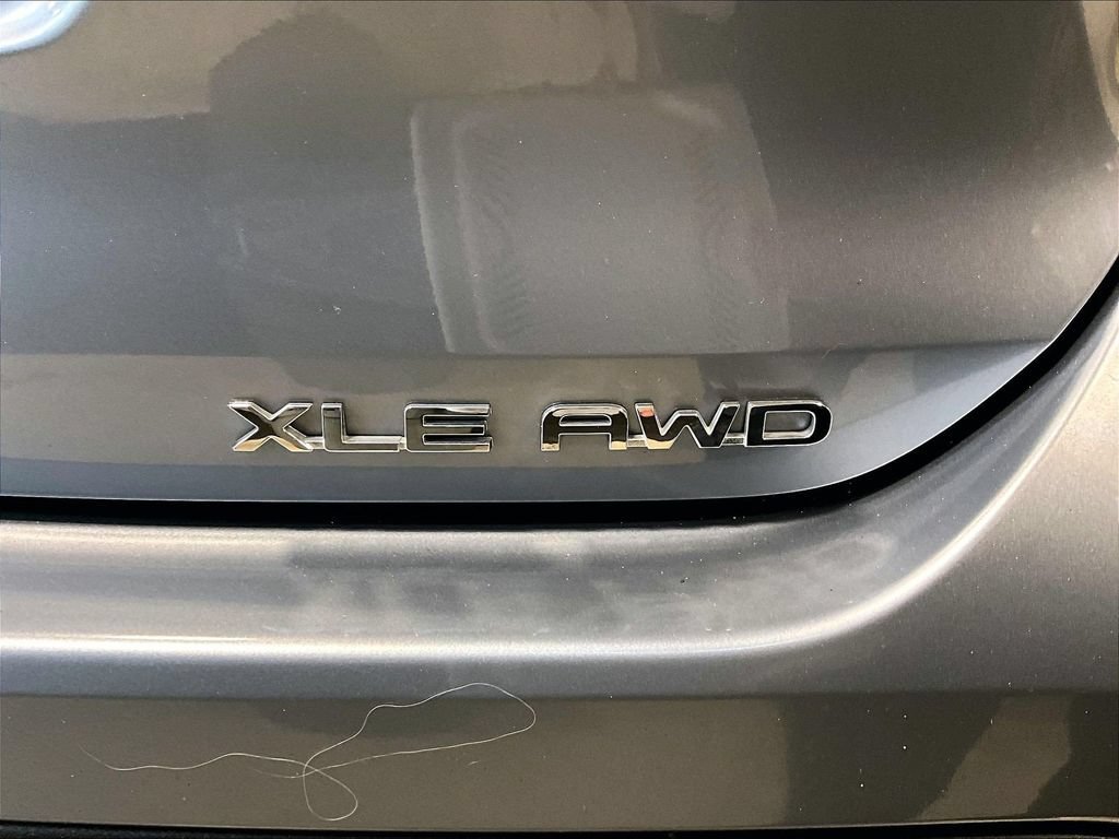 Used 2020 Moon Dust Toyota XLE image 30