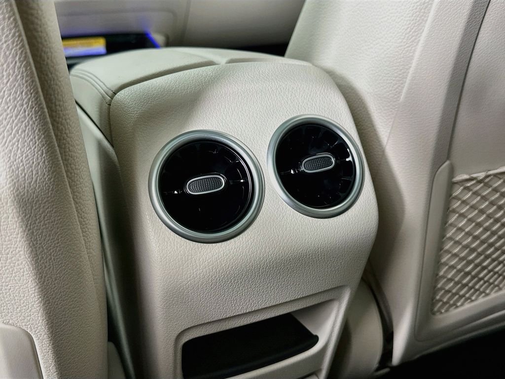 New 2026 Polar White Mercedes-Benz GLB 250 image 25