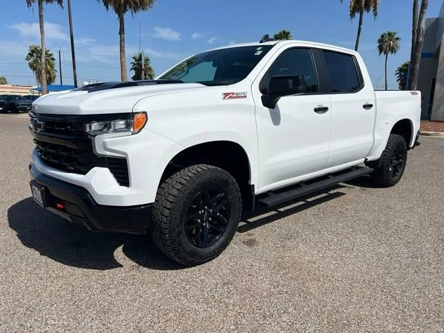 Used 2025 Summit White Chevrolet LT Trail Boss image 3