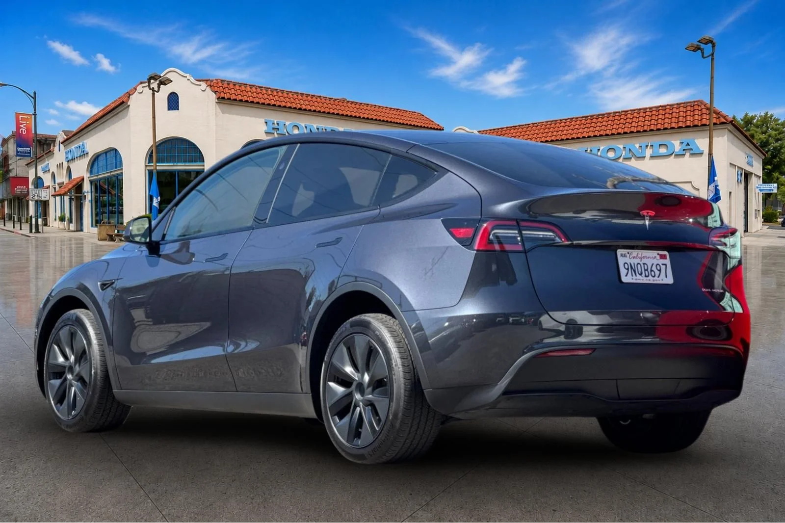 Used 2024  Tesla Long Range image 6