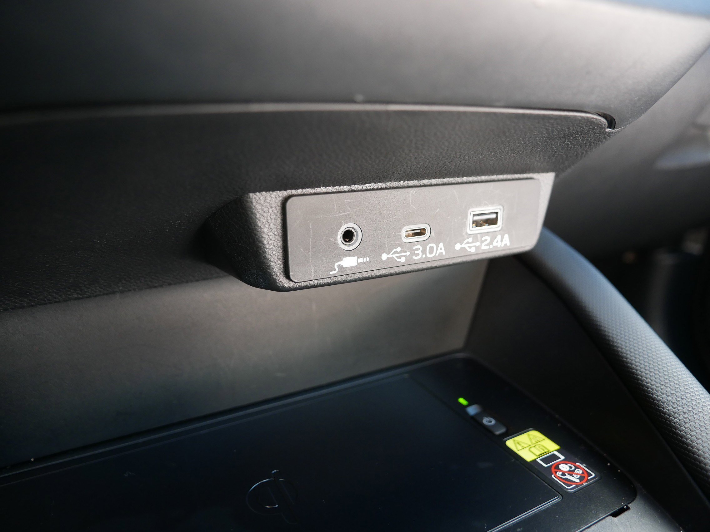 Used 2025 Crystal Black Silica Subaru Premium image 33