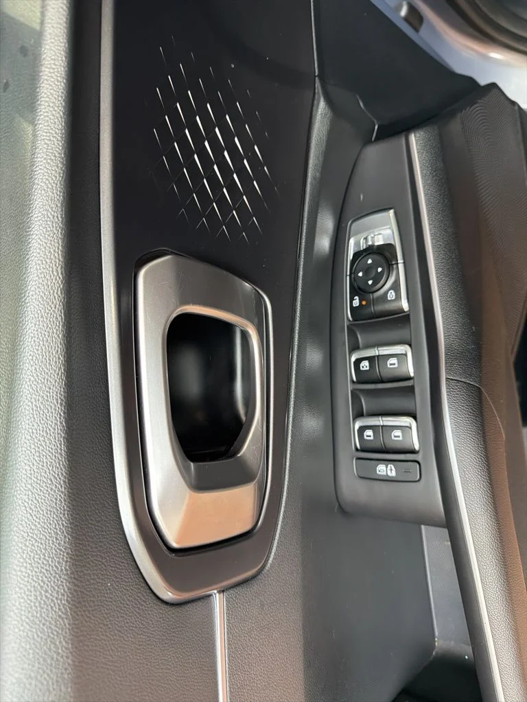 Used 2024 Silver Kia S image 22