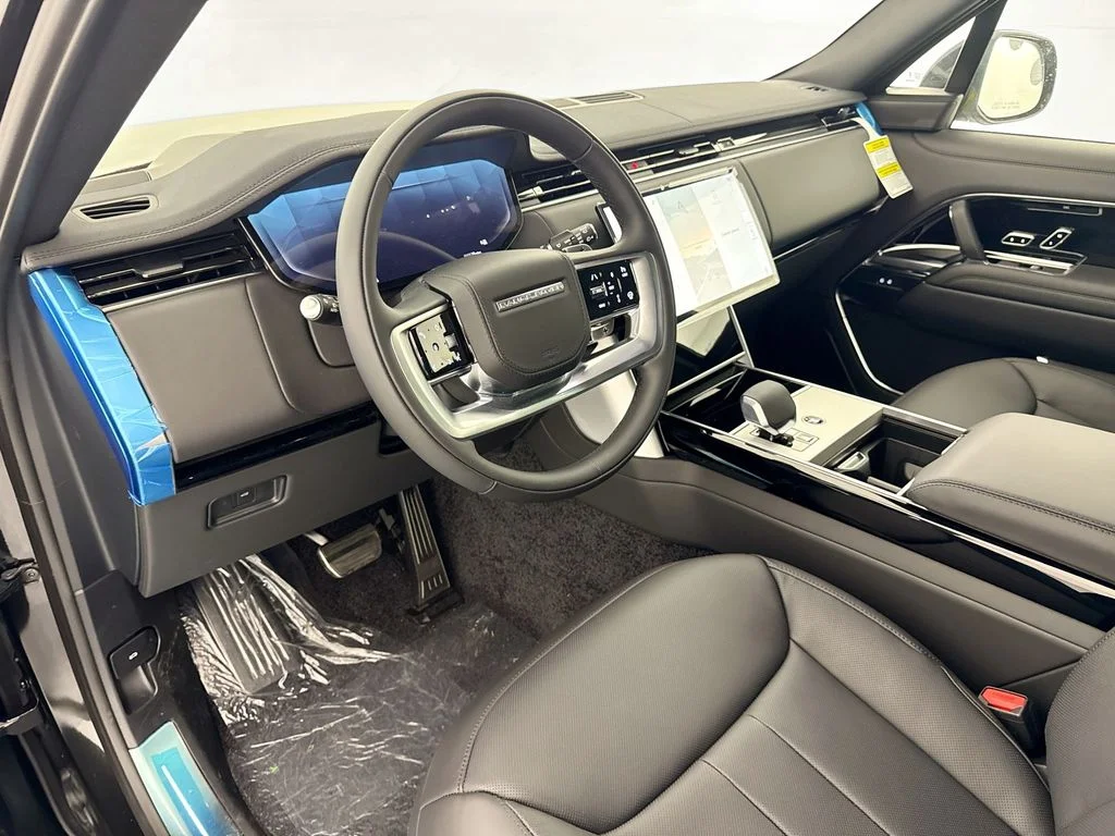 New 2026 Santorini Black Land Rover SE image 9