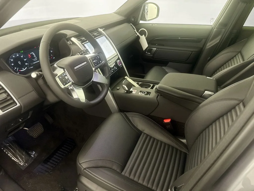 New 2026 Eiger Grey Land Rover S image 8