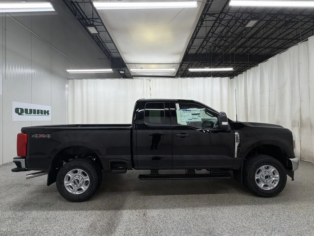 New 2027 Agate Black Metallic Ford F-250® XLT image 5