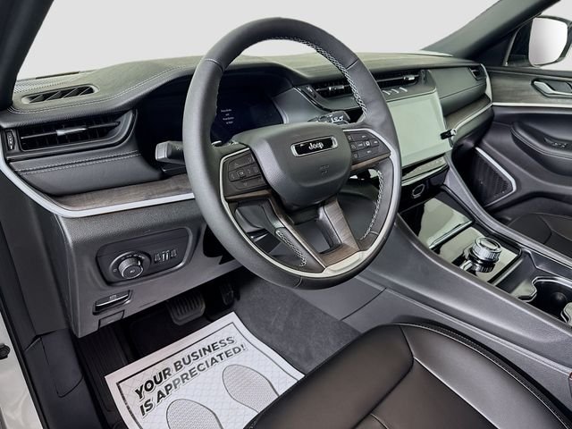 New 2026 Silver Zynith Exterior Paint Jeep Limited image 9