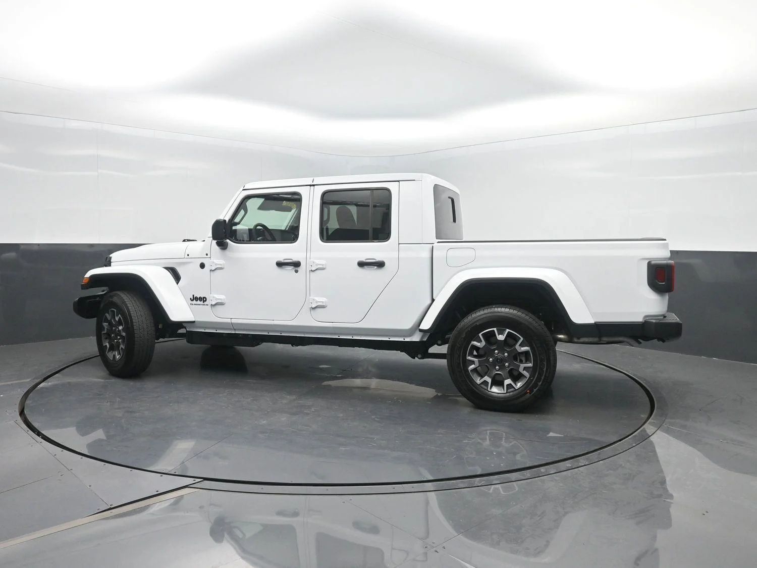 New 2026 Bright White Clear-Coat Exterior Paint Jeep Sahara image 39