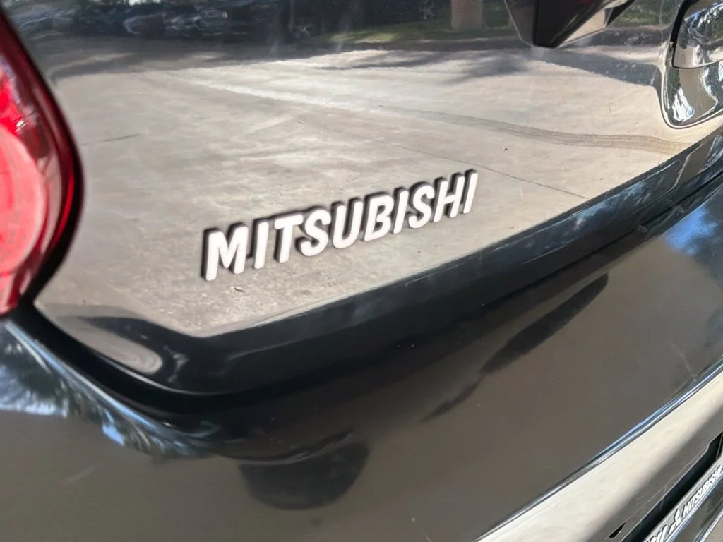 Used 2018 Black Mitsubishi ES image 15