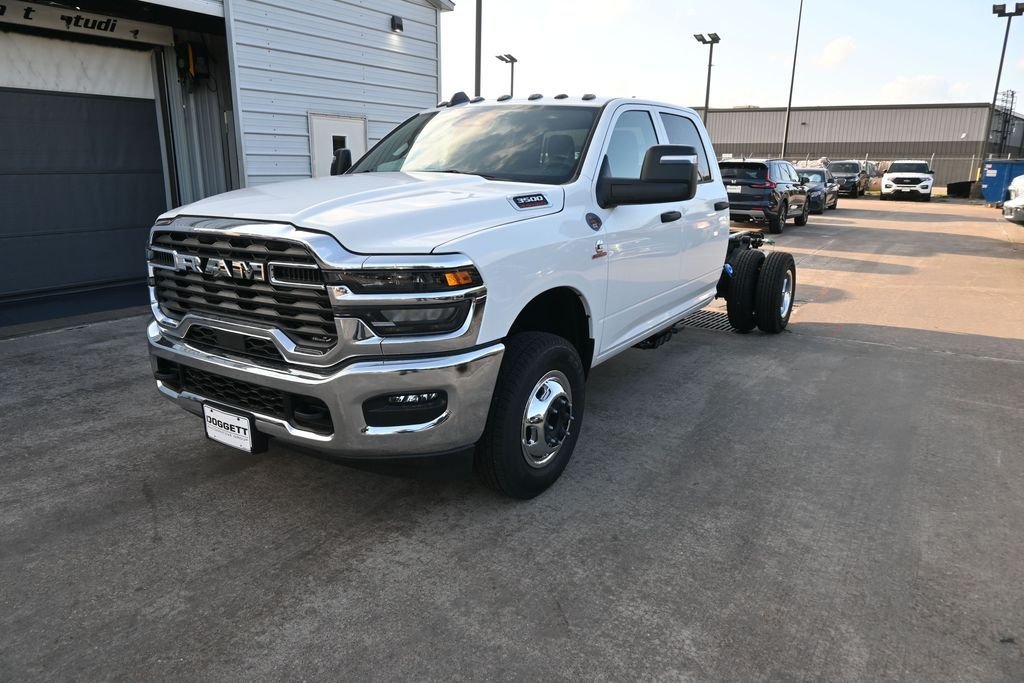 New 2026 Bright White Clear-Coat Exterior Paint RAM Tradesman image 34