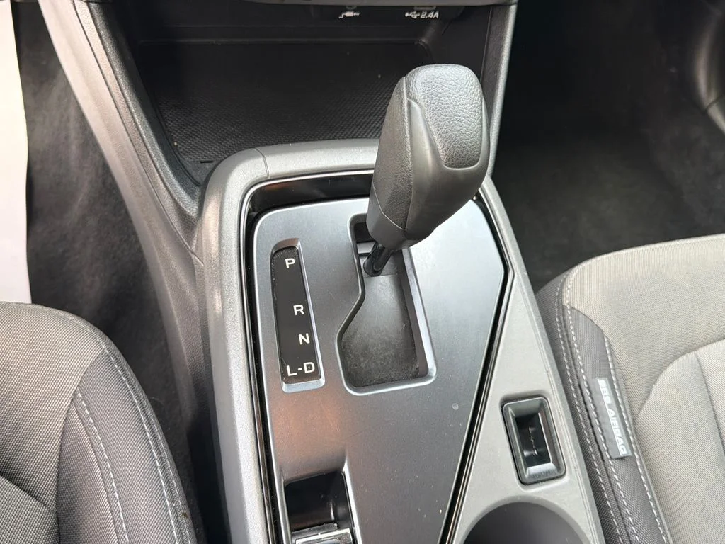 Used 2024 White Subaru Base image 41