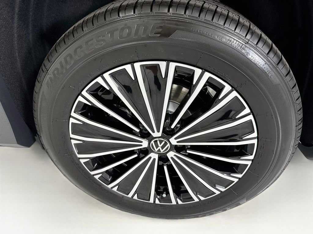 New 2026 Platinum Gray Metallic Volkswagen S image 29