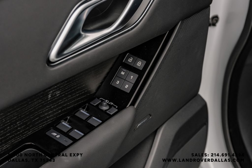 New 2026 Fuji White Land Rover Dynamic SE image 46