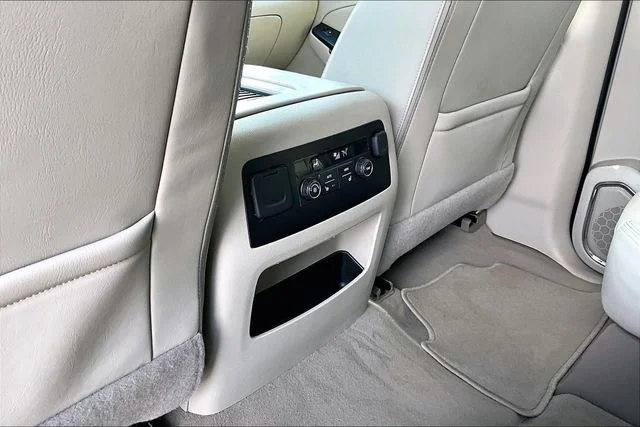 Used 2019 White GMC Denali image 33