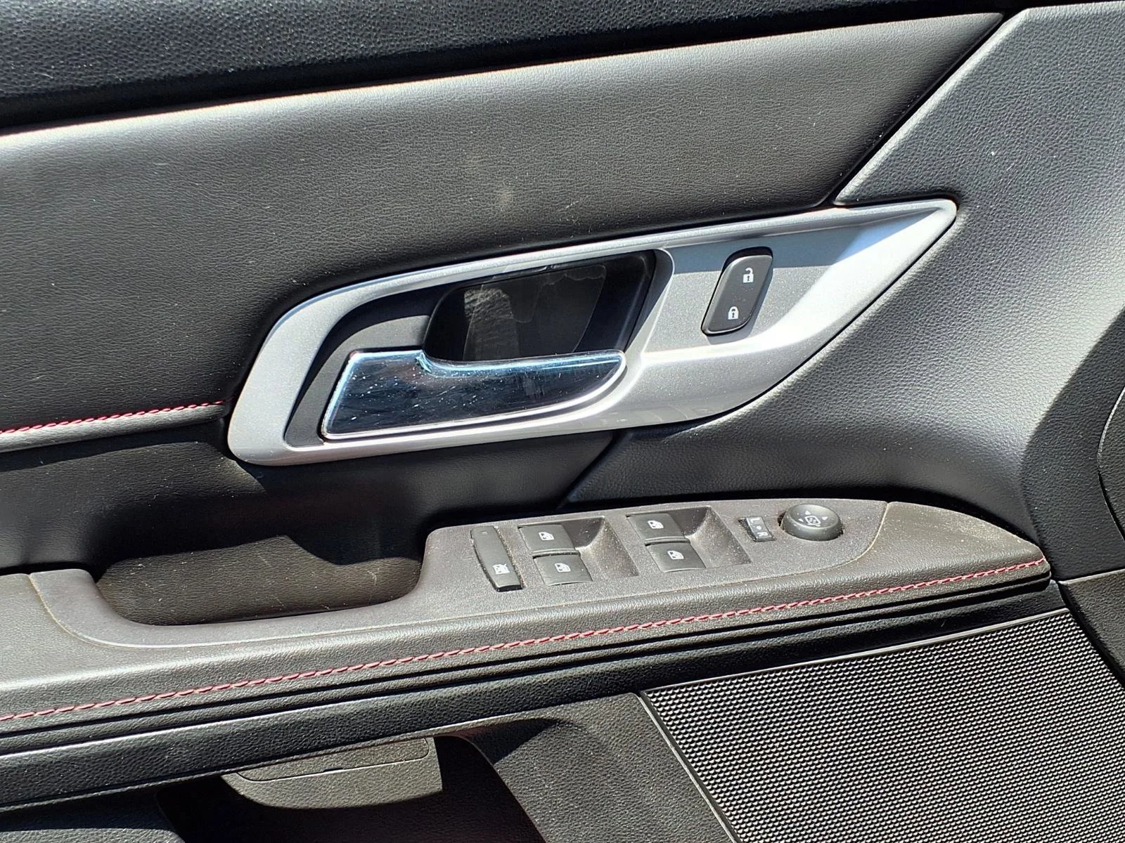 Used 2015 Iridium Metallic GMC SLT image 20