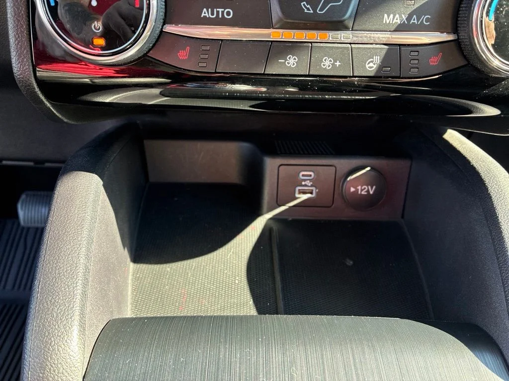 Used 2022 Red Ford SEL image 24