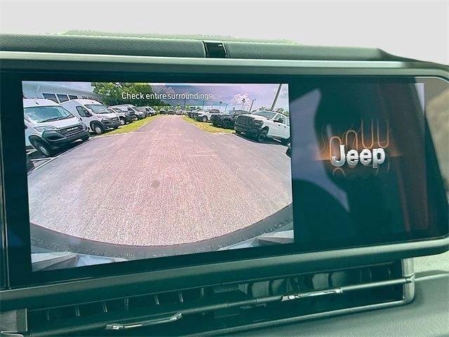 2025 Jeep Wrangler 4-Door Sahara - Photo 8
